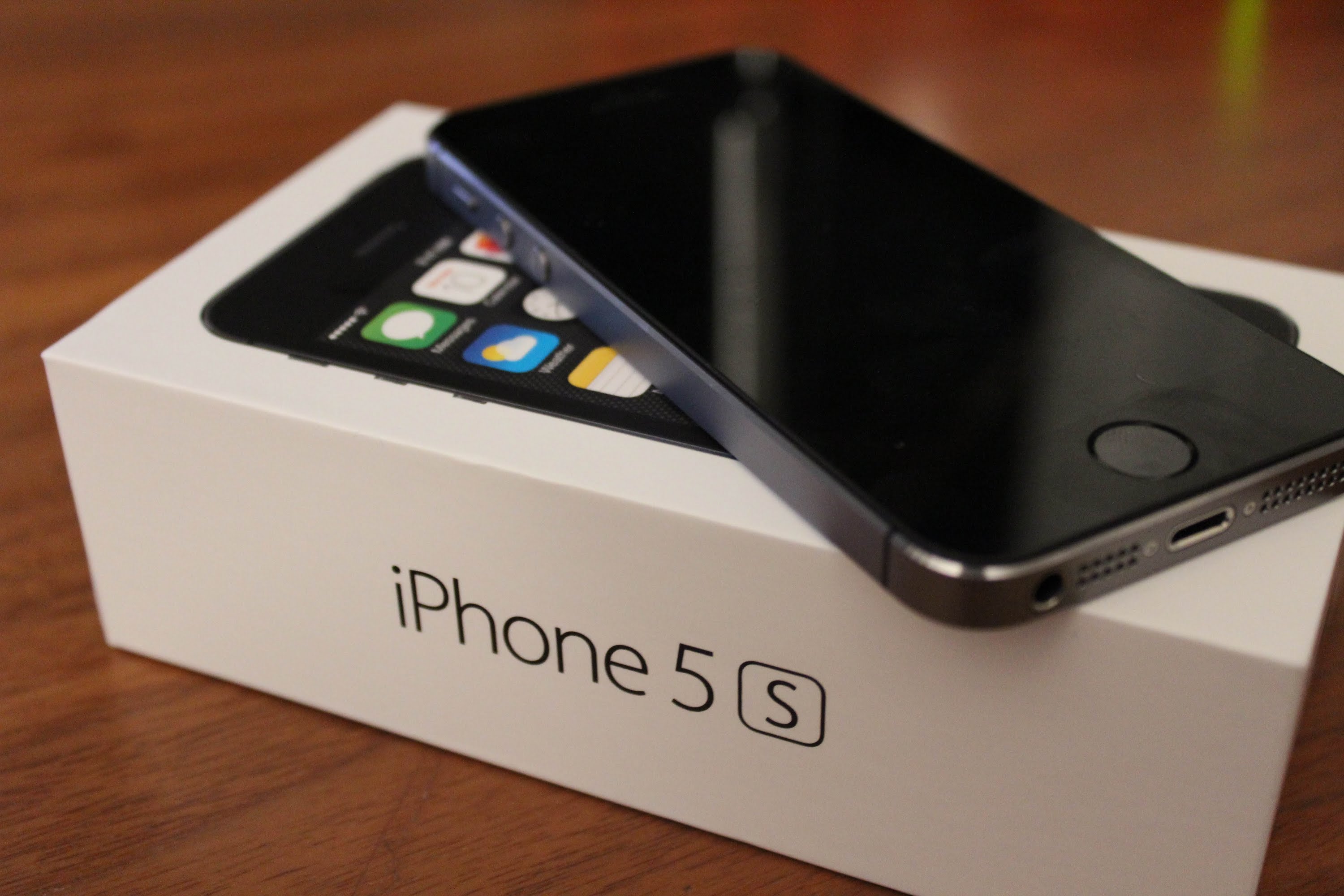 Купить айфон псков. Iphone 5s 16gb. Apple iphone 5s 16gb Black. Apple iphone 5s 32gb. Айфон 5s 16 ГБ.